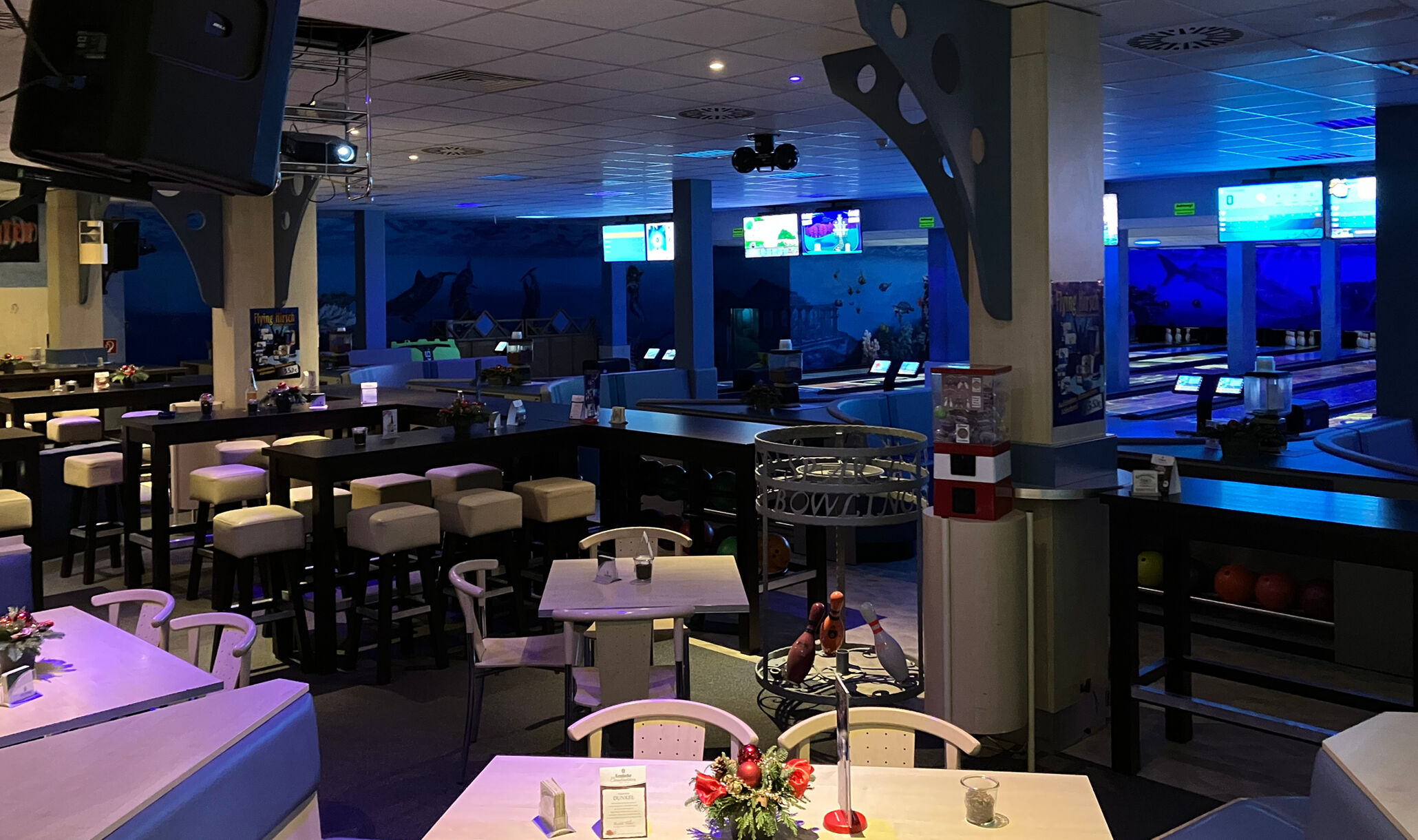 Atlantis Bowlingtempel - Uelzen, Germany - Restaurant seating-3