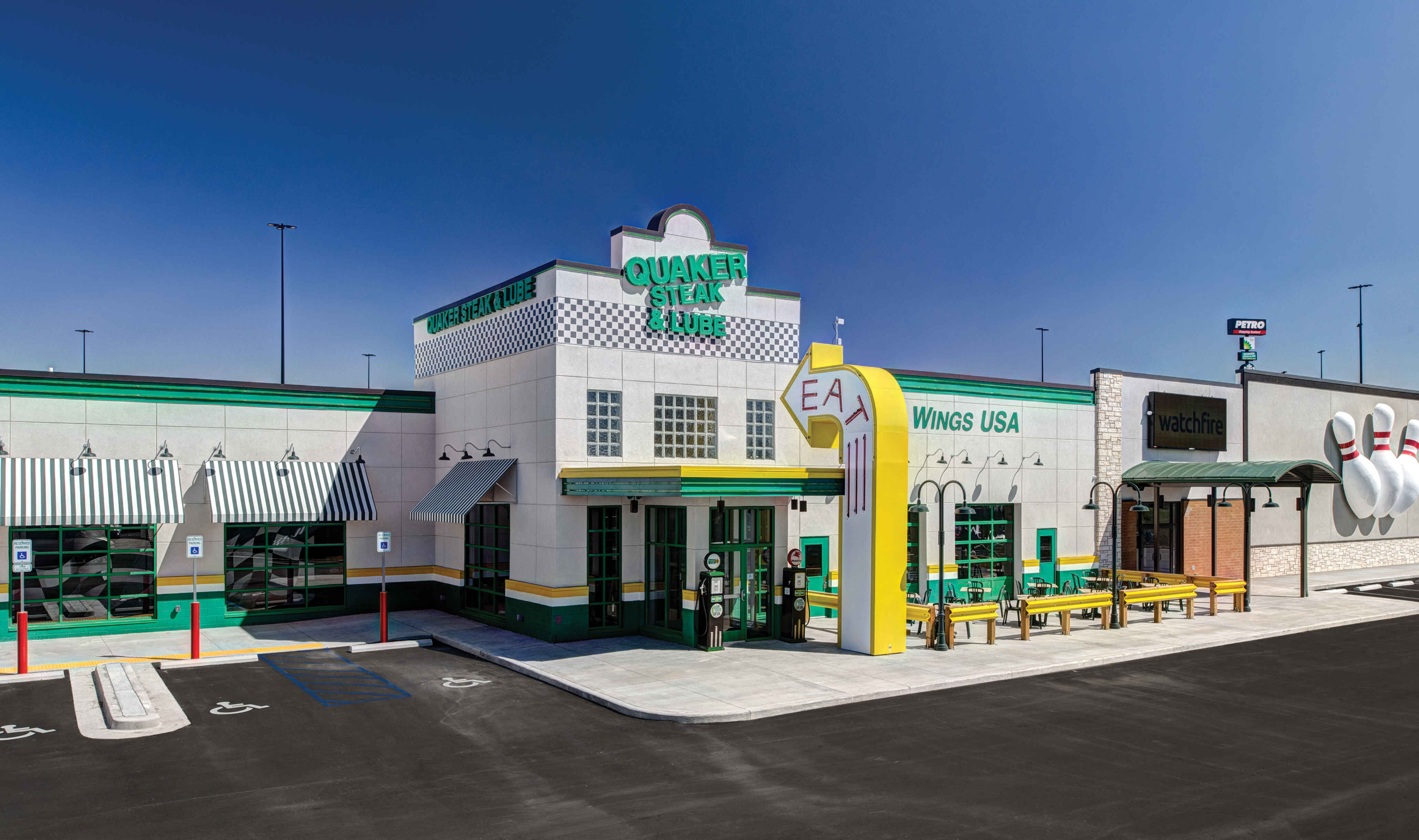 Quaker Steak & Lube Brunswick Bowling