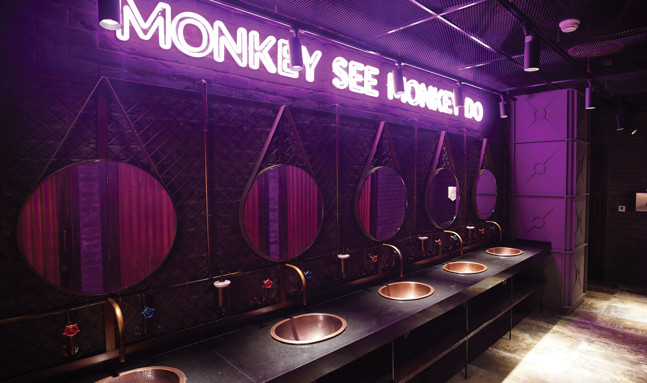 Brass Monkey, Dubai UAE - Restroom-2