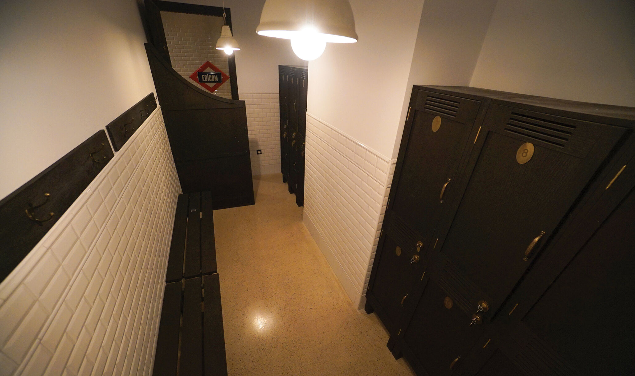 Ediwin Bowling Club - Paterna, Spain - Locker room-3