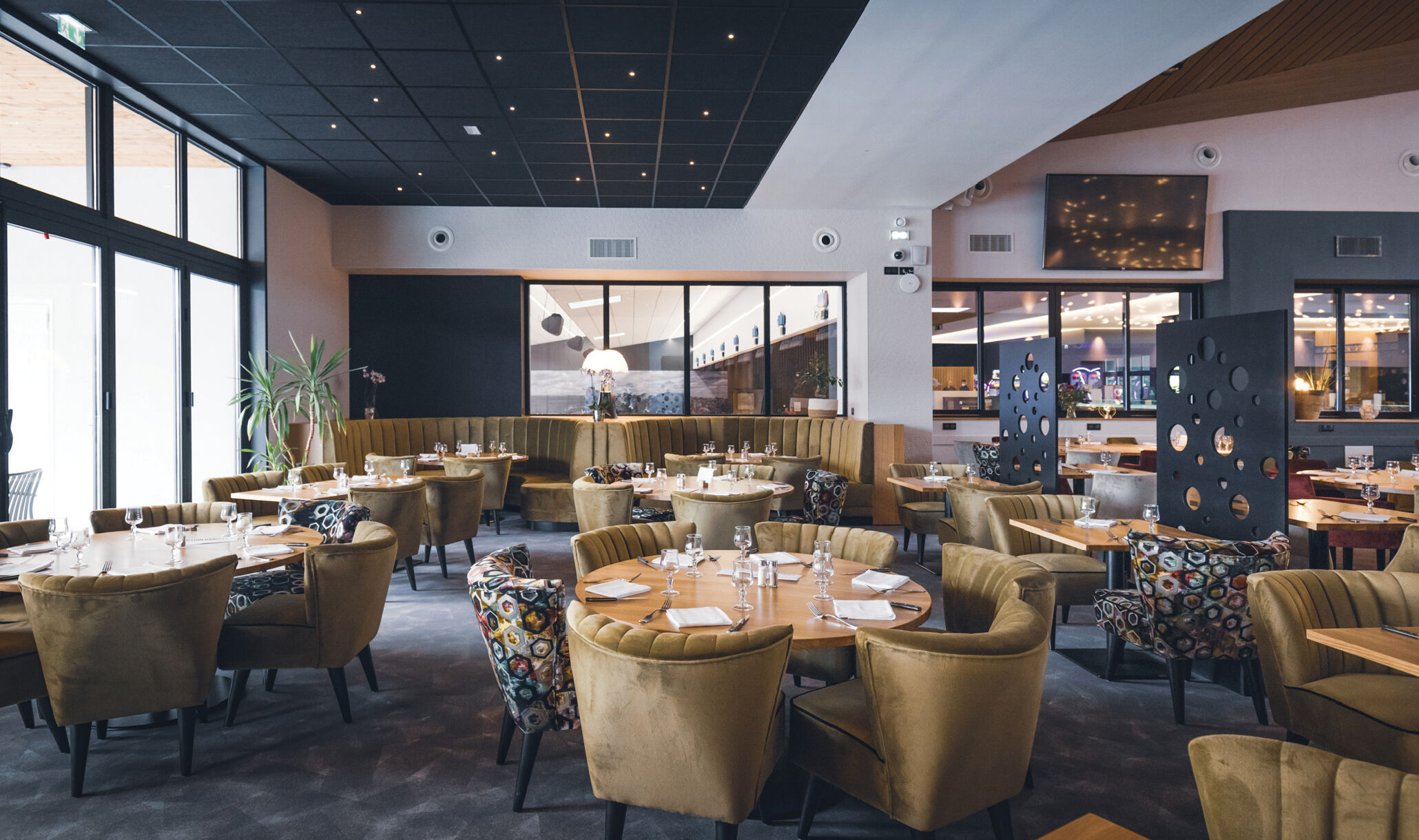 Le Bowling du Rouergue - Onet le Chateau, France - Elegant Dining-3