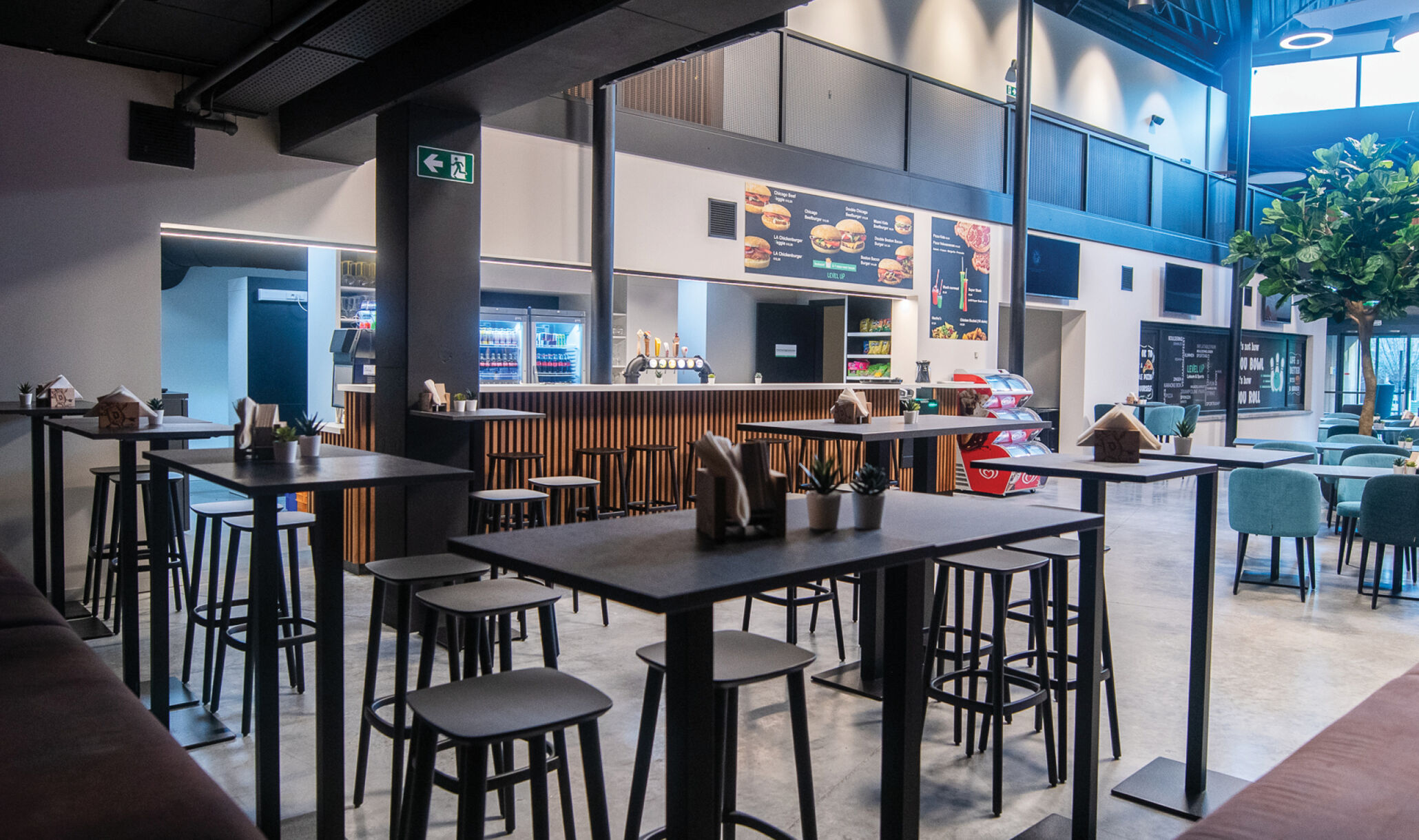 Level Up - Edegem, Belgium - Restaurant seating-3