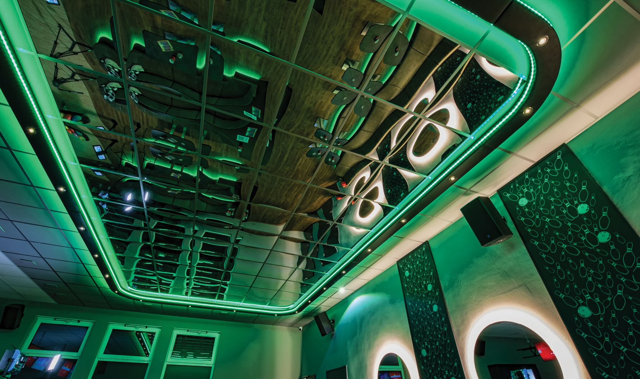 Peacock - Gordist, Germany - Mirrored ceiling-3