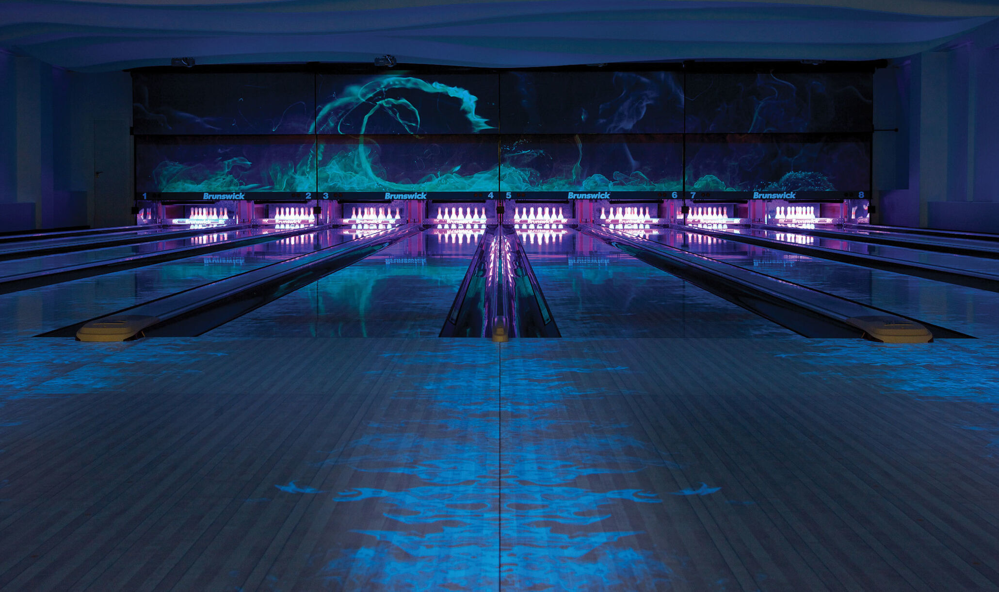 Pearl Bowling Center Budapest Hungary 16X9 05-3